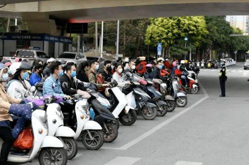 吃瓜娱乐酱电瓶车,揭秘网红电瓶车背后的故事